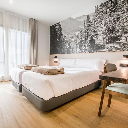 Hotel Льивия Экстерьер фото