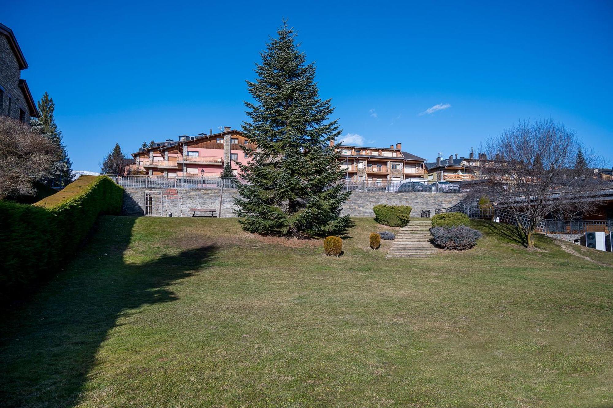 Hotel Льивия Экстерьер фото