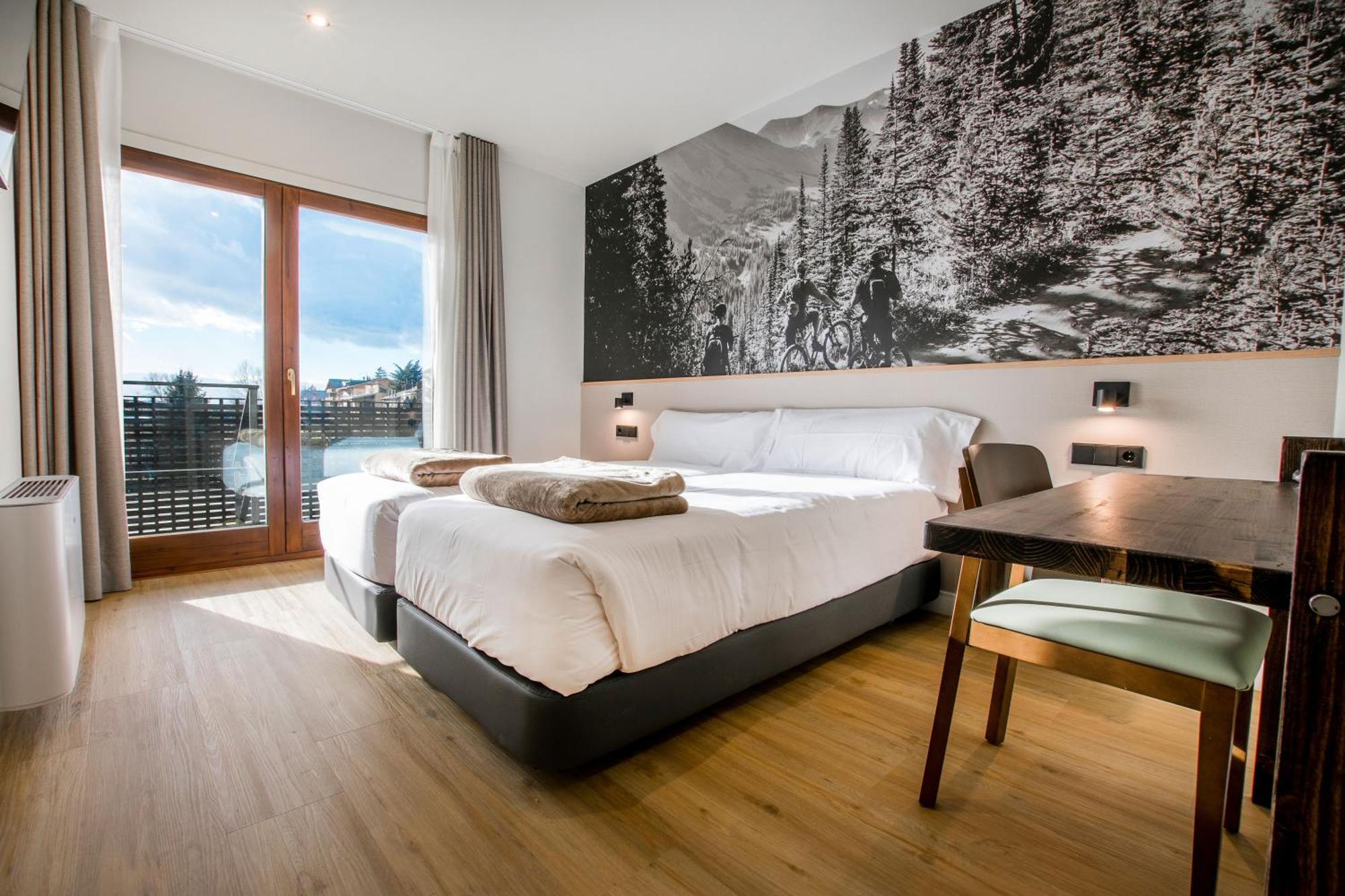 Hotel Льивия Экстерьер фото